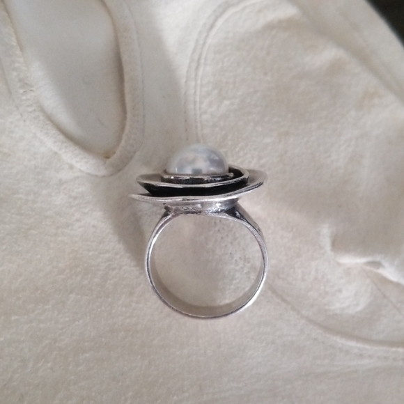 Silpada ~ Lily Pearl Ring - Picture 7 of 8